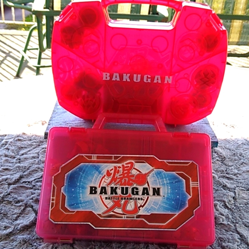 T-362 Set of 2 mised Bakugan character sets with cases